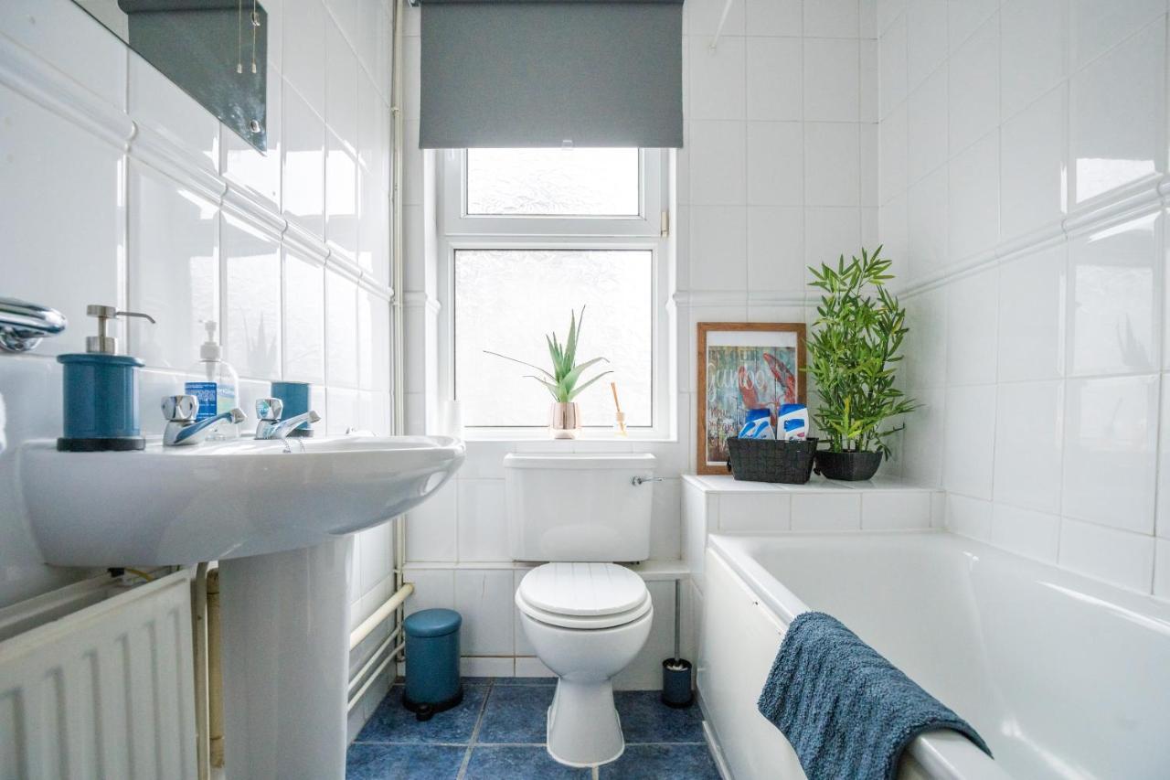 The Ella Fitzgerald - Modern 2 Bedroom Apartment, Super Close To City Centre Cardiff Exterior foto