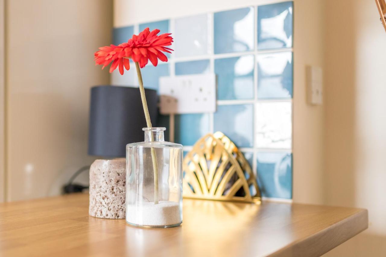 The Ella Fitzgerald - Modern 2 Bedroom Apartment, Super Close To City Centre Cardiff Exterior foto